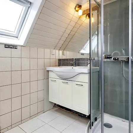 5 Person In Albaek-by Traum *