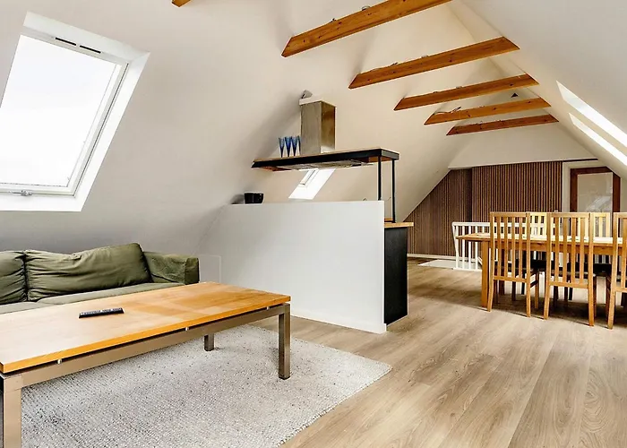 5 Person In Albaek-by Traum *