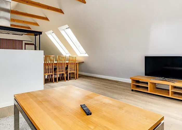 5 Person In Albaek-by Traum *